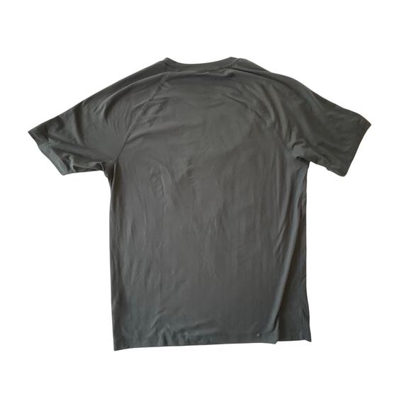 RHONE REIGN SHORT SLEEVE Dark Gray MEN’s size Medium Athletic Shirt‎ Workout Gym - Picture 6 of 7